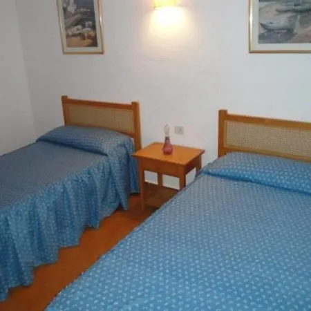木屋 Adosado En Cala Blanca 1 *
